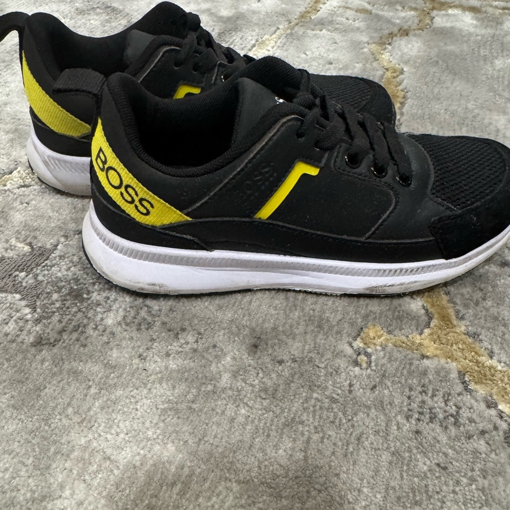 BOSS Boys Black & Yellow Athletic Sneakers – EU Size 34 (US Kids 2.5–3)